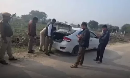 कार से भारी मात्रा में विस्फोटक बरामद, सुरक्षा एजेंसियों में खलबली कार से भारी मात्रा में विस्फोटक बरामद, सुरक्षा एजेंसियों में खलबली