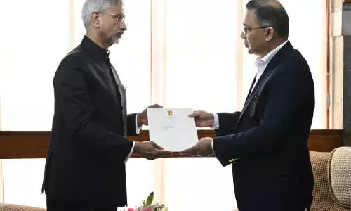 Dhaka में खालिदा जिया का अंतिम संस्कार, जयशंकर ने पीएम मोदी का पत्र सौंपा Dhaka में खालिदा जिया का अंतिम संस्कार, जयशंकर ने पीएम मोदी का पत्र सौंपा