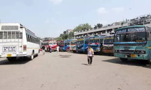 Jammu bus stand पर लावारिस बैग मिलने से बम की अफवाह फैल गई Jammu bus stand पर लावारिस बैग मिलने से बम की अफवाह फैल गई