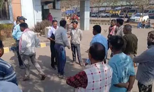 Jharsuguda जमीन अधिग्रहण विवाद में युवक ने खुदकुशी की