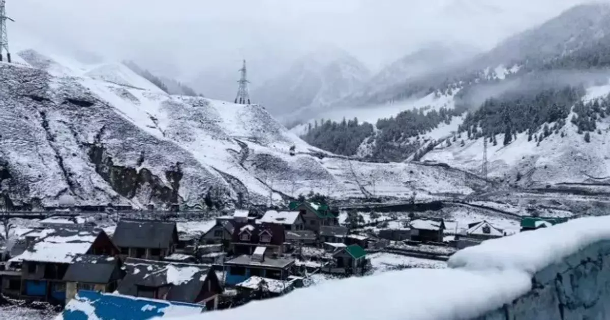 Srinagar: पहाड़ी इलाकों में मौसम का मिजाज बदला Srinagar: पहाड़ी इलाकों में मौसम का मिजाज बदला