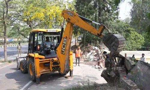 POONCH: प्रशासन ने अतिक्रमण हटाने के लिए 7 दिन का अल्टीमेटम दिया POONCH: प्रशासन ने अतिक्रमण हटाने के लिए 7 दिन का अल्टीमेटम दिया