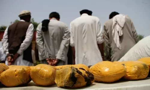 एक साल में Afghanistan में हजारों ड्रग यूज़र्स का इलाज और समाज में वापसी