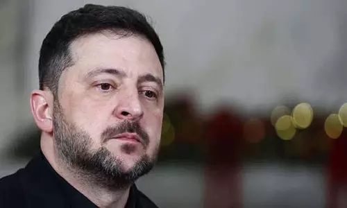 Ukraine के राष्ट्रपति ज़ेलेंस्की ने ड्रोन हमले पर भारत की प्रतिक्रिया पर जमकर निशाना साधा Ukraine के राष्ट्रपति ज़ेलेंस्की ने ड्रोन हमले पर भारत की प्रतिक्रिया पर जमकर निशाना साधा