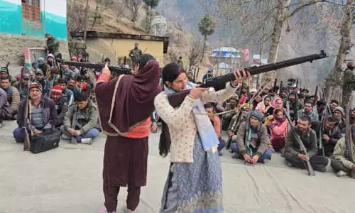 सेना ने गुरिल्ला युद्ध में VDG सदस्यों को ट्रेनिंग दी सेना ने गुरिल्ला युद्ध में VDG सदस्यों को ट्रेनिंग दी