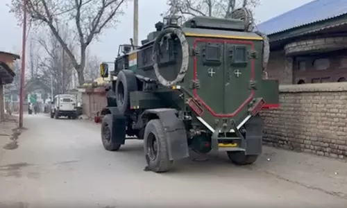 J&K SIA ने देश विरोधी पोस्टर मामले में गिरफ्तार आरोपी के घर पर छापा मारा