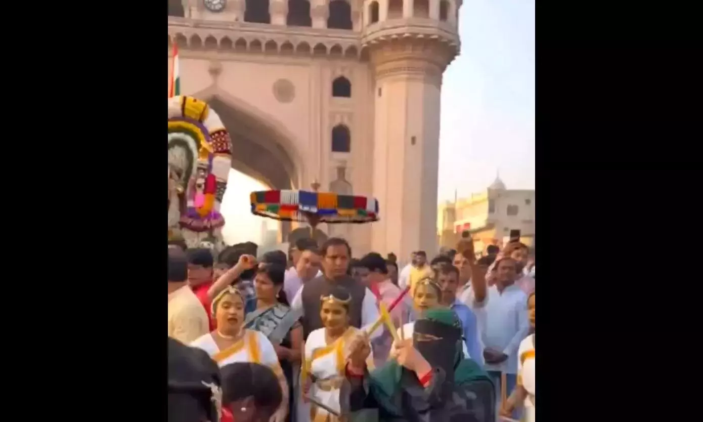 Hyderabad : बुर्का पहनी महिला ने वैकुंठ एकादशी डांसर्स के साथ मिलकर दिल जीता