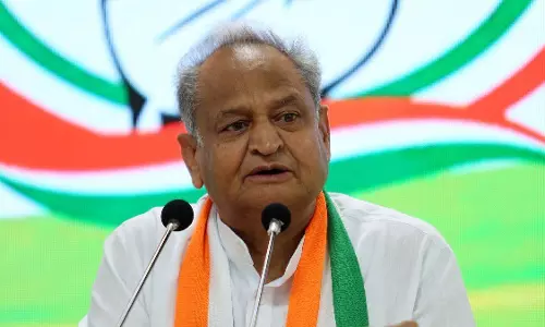 Jaipur: रोजी-रोटी और हक की लड़ाई में राजनीति गरमाई Jaipur: रोजी-रोटी और हक की लड़ाई में राजनीति गरमाई