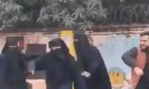 Amroha स्कूल वीडियो वायरल: धुरंधर गाने पर डांस और बुर्का-हिजाब का मजाक Amroha स्कूल वीडियो वायरल: धुरंधर गाने पर डांस और बुर्का-हिजाब का मजाक