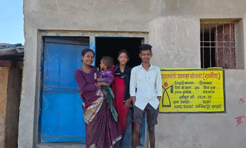 प्रधानमंत्री आवास योजना से सरगुजा के दिल भरन राजवाड़े परिवार को मिला पक्का आशियाना प्रधानमंत्री आवास योजना से सरगुजा के दिल भरन राजवाड़े परिवार को मिला पक्का आशियाना