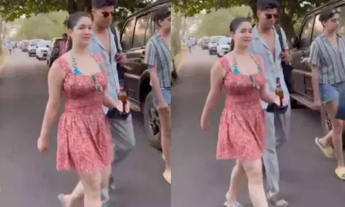 Sachin Tendulkar की बेटी सारा तेंदुलकर गोवा वेकेशन के दौरान बीयर की बोतल के साथ दिखीं Sachin Tendulkar की बेटी सारा तेंदुलकर गोवा वेकेशन के दौरान बीयर की बोतल के साथ दिखीं
