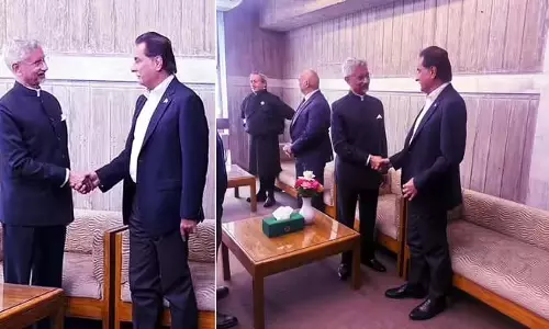 जयशंकर का बांग्लादेश दौरा, पाकिस्तान के राजनेता से हुई मुलाकात जयशंकर का बांग्लादेश दौरा, पाकिस्तान के राजनेता से हुई मुलाकात
