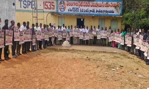 Telangana राज्य बिजली कर्मचारियों का कैलेंडर लॉन्च किया गया Telangana राज्य बिजली कर्मचारियों का कैलेंडर लॉन्च किया गया