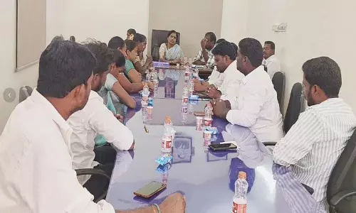 आइए, हम जनता के मुद्दों पर ध्यान दें: Sarpanch Ramadevi आइए, हम जनता के मुद्दों पर ध्यान दें: Sarpanch Ramadevi
