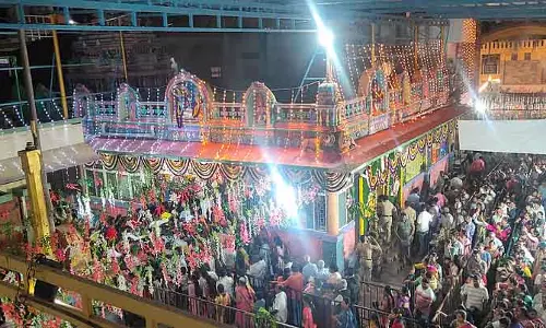 Davangere : भगवान वेंकटेश्वर स्वामी की याद में भक्त इकट्ठा हुए Davangere : भगवान वेंकटेश्वर स्वामी की याद में भक्त इकट्ठा हुए
