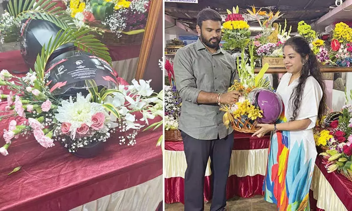 Tirupati में हेलमेट के गुलदस्ते खिले, नए साल का सुरक्षा संदेश फैला रहे हैं Tirupati में हेलमेट के गुलदस्ते खिले, नए साल का सुरक्षा संदेश फैला रहे हैं