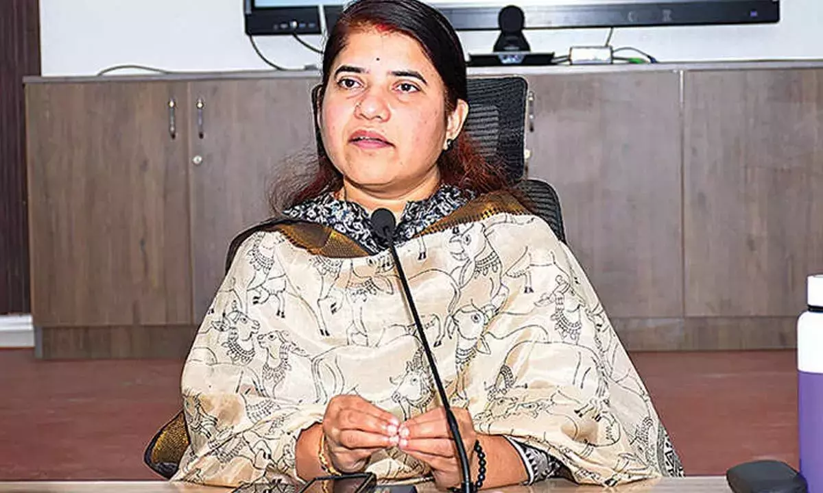 Collector ने चेंचू आदिवासियों के लिए स्थायी आजीविका की अपील की Collector ने चेंचू आदिवासियों के लिए स्थायी आजीविका की अपील की