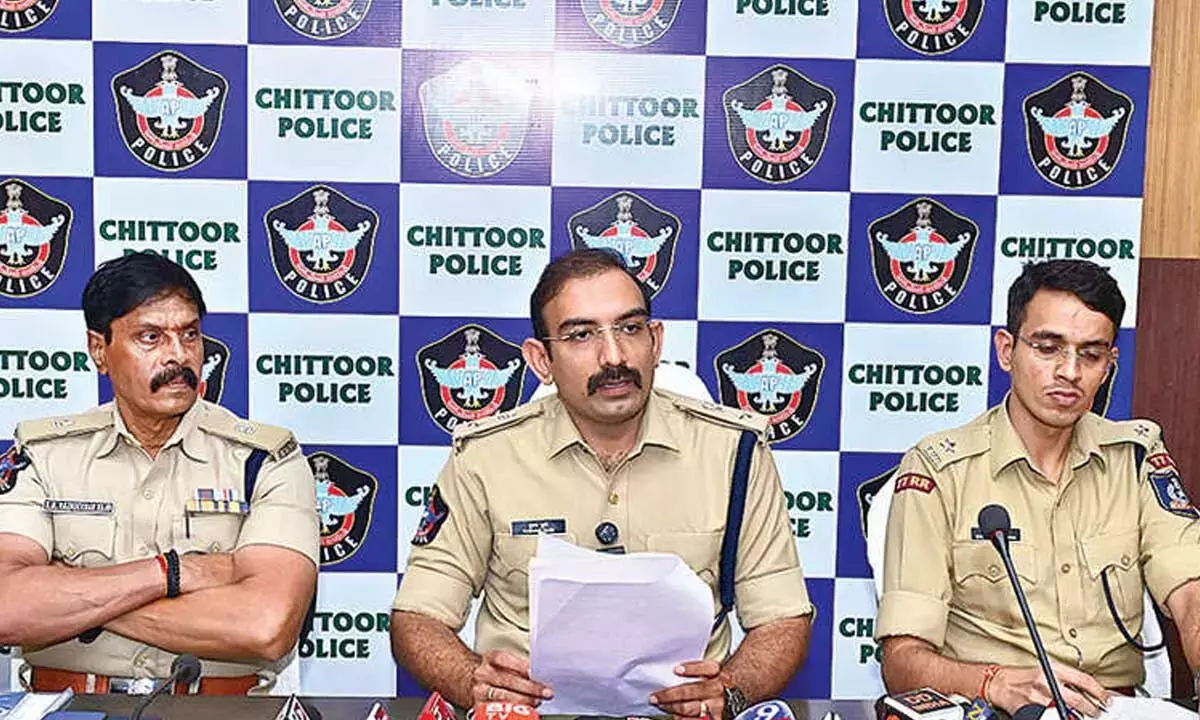 Community पुलिसिंग से कानून-व्यवस्था में सुधार; कुल अपराध में 26% की कमी Community पुलिसिंग से कानून-व्यवस्था में सुधार; कुल अपराध में 26% की कमी