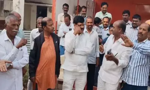 हथकरघा कारीगरों को निराश नहीं होना चाहिए: Vallakati Rajkumar हथकरघा कारीगरों को निराश नहीं होना चाहिए: Vallakati Rajkumar