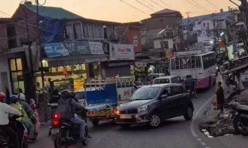 Kangra Valley में रिकॉर्ड संख्या में पर्यटकों की भीड़ से होटल खचाखच भरे हुए हैं Kangra Valley में रिकॉर्ड संख्या में पर्यटकों की भीड़ से होटल खचाखच भरे हुए हैं