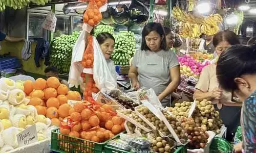 मीडिया नोचे: 13 फलों और खास रस्मों के साथ Philippines में नए साल का जश्न