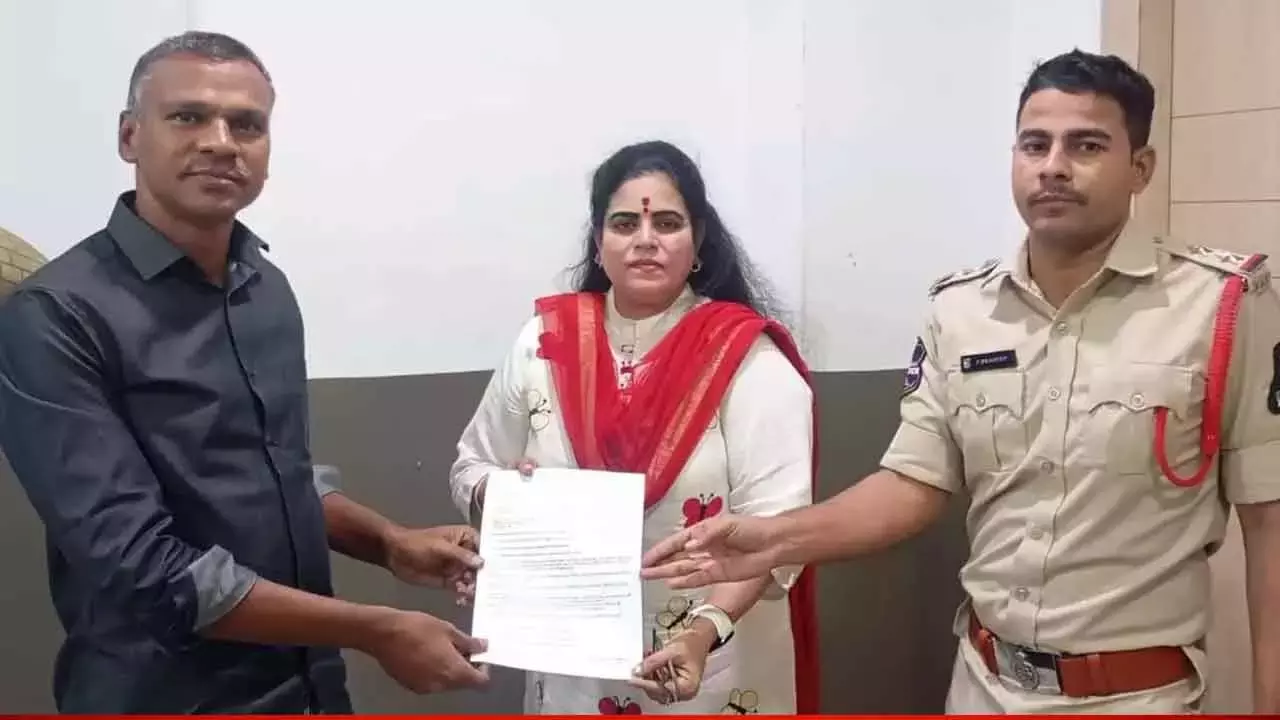 पुलिस ने यूट्यूबर अन्वेष के खिलाफ BNS और IT एक्ट के तहत FIR दर्ज की पुलिस ने यूट्यूबर अन्वेष के खिलाफ BNS और IT एक्ट के तहत FIR दर्ज की