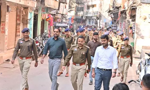 नववर्ष से पहले धमतरी SP-कलेक्टर ने निकाला फ्लैग मार्च
