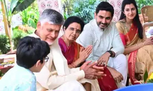 Political के टास्कमास्टर का फैमिली ब्रेक: विदेश यात्रा पर जा रहे मुख्यमंत्री चंद्रबाबू नायडू Political के टास्कमास्टर का फैमिली ब्रेक: विदेश यात्रा पर जा रहे मुख्यमंत्री चंद्रबाबू नायडू
