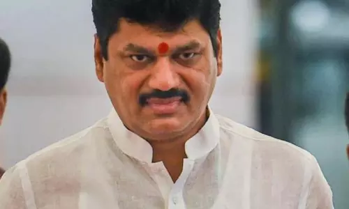 Dhananjay Munde को राहत, कोर्ट ने करुणा मुंडे की याचिका खारिज की Dhananjay Munde को राहत, कोर्ट ने करुणा मुंडे की याचिका खारिज की