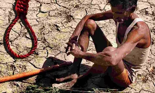 Amravati जिले में किसानों की आत्महत्या की संख्या 200 के पार, राज्य में ग्राफ बढ़ रहा Amravati जिले में किसानों की आत्महत्या की संख्या 200 के पार, राज्य में ग्राफ बढ़ रहा