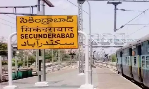 Secunderabad रेलवे स्टेशन ने रीडेवलपमेंट के चलते प्लेटफॉर्म नंबर 1 पर पार्किंग बंद कर दी Secunderabad रेलवे स्टेशन ने रीडेवलपमेंट के चलते प्लेटफॉर्म नंबर 1 पर पार्किंग बंद कर दी