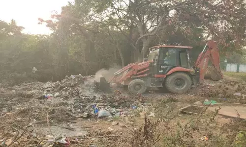Rudrampur में थोटा संतोष कुमार की मदद से मुस्लिम कब्रिस्तान की सफाई की गई