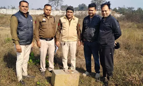 फ्रेंड्स कॉलोनी में लाखों की चोरी, 48 घंटे में तिजोरी और 27 तोला ज्वैलरी बरामद फ्रेंड्स कॉलोनी में लाखों की चोरी, 48 घंटे में तिजोरी और 27 तोला ज्वैलरी बरामद