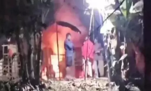 Assam: कार्बी आंगलोंग में जादू-टोने के शक में दंपति को जिंदा जलाया गया Assam: कार्बी आंगलोंग में जादू-टोने के शक में दंपति को जिंदा जलाया गया