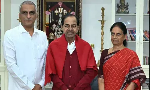 KCR से मिले BRS के नए डिप्टी फ्लोर लीडर्स: एररावेली आवास पर जाकर जताया आभार