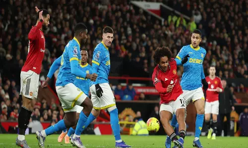 मैनचेस्टर यूनाइटेड के खिलाफ 1-1 से ड्रॉ खेलकर वॉल्व्स ने Premier League में लगातार 11 मैचों में हार का सिलसिला तोड़ा मैनचेस्टर यूनाइटेड के खिलाफ 1-1 से ड्रॉ खेलकर वॉल्व्स ने Premier League में लगातार 11 मैचों में हार का सिलसिला तोड़ा