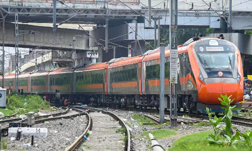 Vande Bharat स्लीपर ट्रेन ने 180 किमी/घंटा की CRS ट्रायल पूरी की Vande Bharat स्लीपर ट्रेन ने 180 किमी/घंटा की CRS ट्रायल पूरी की