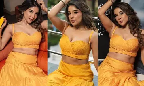 ब्राइट और ब्यूटीफुल: पीले रंग के लिबास में Sakshi Agarwal ने बिखेरा अपनी अदाओं का जादू ब्राइट और ब्यूटीफुल: पीले रंग के लिबास में Sakshi Agarwal ने बिखेरा अपनी अदाओं का जादू