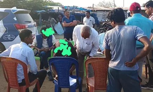 तेलंगाना के ईंट भट्ठे से बंधक श्रमिकों और बच्चों को जिला प्रशासन ने कराया मुक्त तेलंगाना के ईंट भट्ठे से बंधक श्रमिकों और बच्चों को जिला प्रशासन ने कराया मुक्त