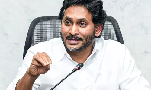 YSRCP ने आंध्र सरकार को सचिवालय कर्मचारियों पर दोष लगाने से रोका
