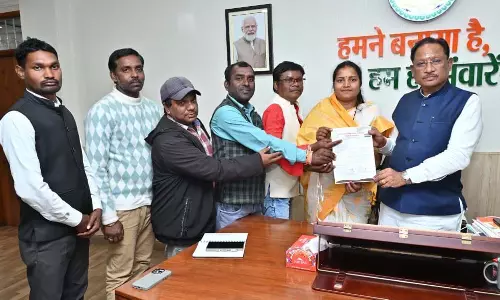 CM साय से महिला एवं बाल विकास मंत्री ने की सौजन्य भेंट CM साय से महिला एवं बाल विकास मंत्री ने की सौजन्य भेंट