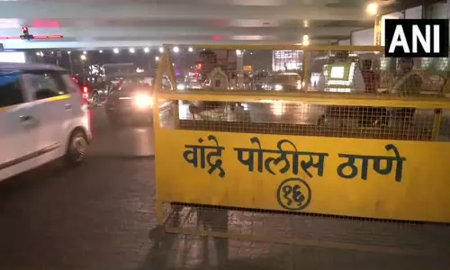 मुंबई में नववर्ष 2026: पुलिस ने बढ़ाई सुरक्षा, शहर में सुरक्षा जांच और सतर्कता मुंबई में नववर्ष 2026: पुलिस ने बढ़ाई सुरक्षा, शहर में सुरक्षा जांच और सतर्कता