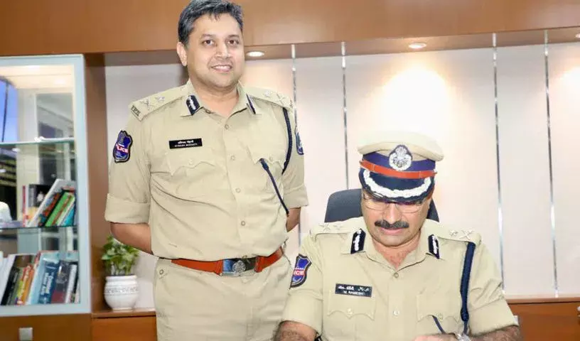 Hyderabad: डॉ. एम रमेश ने साइबराबाद पुलिस कमिश्नर का पदभार संभाला Hyderabad: डॉ. एम रमेश ने साइबराबाद पुलिस कमिश्नर का पदभार संभाला