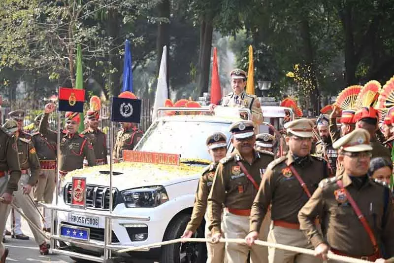 मधुबन पुलिस अकादमी में होम गार्ड डीजी को गर्मजोशी से विदाई दी गई मधुबन पुलिस अकादमी में होम गार्ड डीजी को गर्मजोशी से विदाई दी गई
