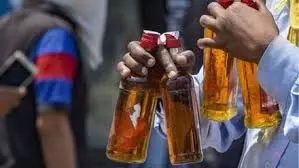 Jabalpur: अवैध शराब के खिलाफ महिलाओं का हल्लाबोल, पुलिस ने दिया कार्रवाई का आश्वासन Jabalpur: अवैध शराब के खिलाफ महिलाओं का हल्लाबोल, पुलिस ने दिया कार्रवाई का आश्वासन