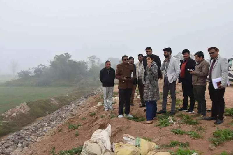 Kaithal DC ने बाढ़ संभावित इलाकों का निरीक्षण किया, प्रोजेक्ट्स के रोडमैप की समीक्षा की Kaithal DC ने बाढ़ संभावित इलाकों का निरीक्षण किया, प्रोजेक्ट्स के रोडमैप की समीक्षा की