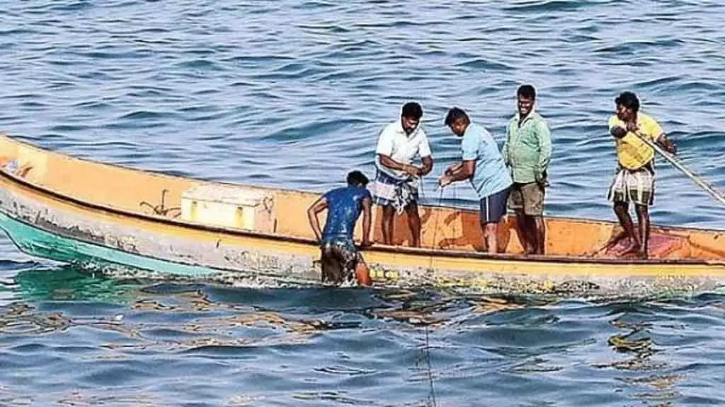 Tamil Nadu : कोडियाकराई समुद्र में गिरे इदिन्थाकाराई मछुआरे का शव बरामद Tamil Nadu : कोडियाकराई समुद्र में गिरे इदिन्थाकाराई मछुआरे का शव बरामद