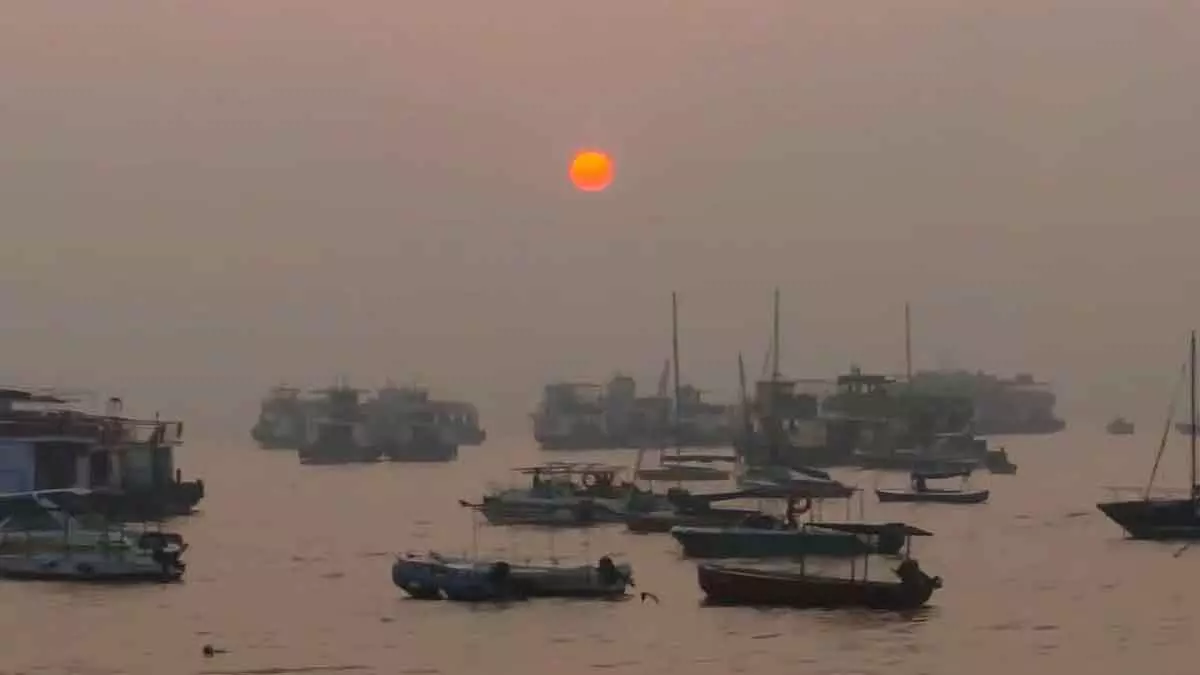 Mumbai में 2025 का आखिरी सूर्योदय, गेटवे ऑफ इंडिया पर दिखा सुनहरा सवेरा Mumbai में 2025 का आखिरी सूर्योदय, गेटवे ऑफ इंडिया पर दिखा सुनहरा सवेरा