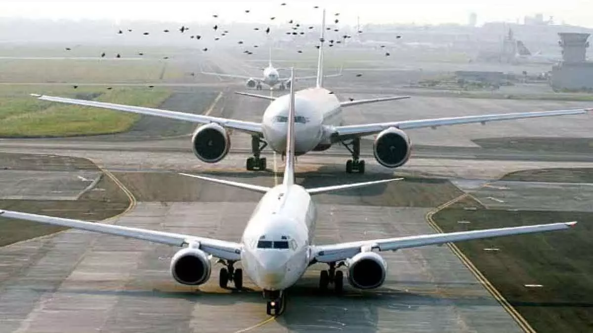 Indore : मुंबई, दिल्ली और चेन्नई की फ्लाइट्स प्रभावित; यात्रियों को परेशानी का सामना करना पड़ा Indore : मुंबई, दिल्ली और चेन्नई की फ्लाइट्स प्रभावित; यात्रियों को परेशानी का सामना करना पड़ा