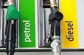 Petrol Diesel Price Today: तेल कंपनियों ने जारी की पेट्रोल-डीजल की नई कीमत Petrol Diesel Price Today: तेल कंपनियों ने जारी की पेट्रोल-डीजल की नई कीमत